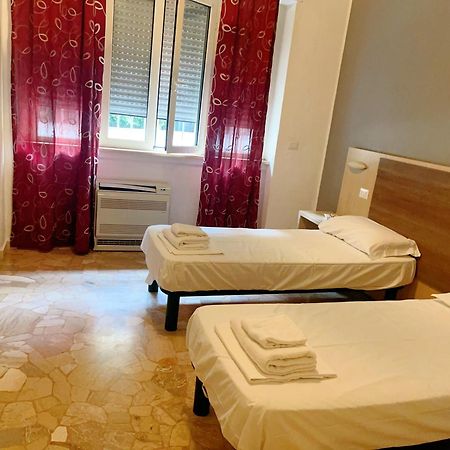 Hotel Bissi Мілан Екстер'єр фото