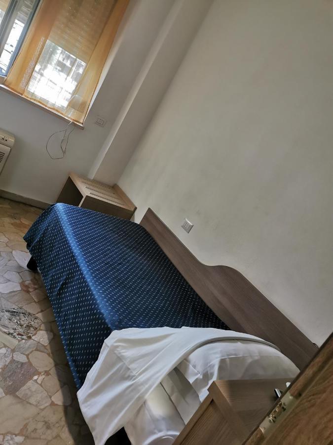 Hotel Bissi Мілан Номер фото