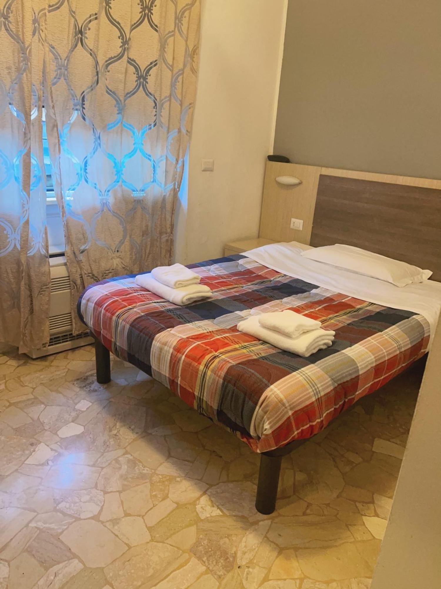 Hotel Bissi Мілан Екстер'єр фото