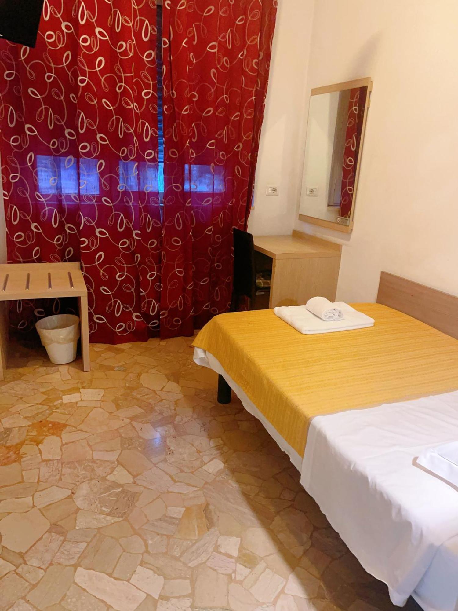 Hotel Bissi Мілан Екстер'єр фото