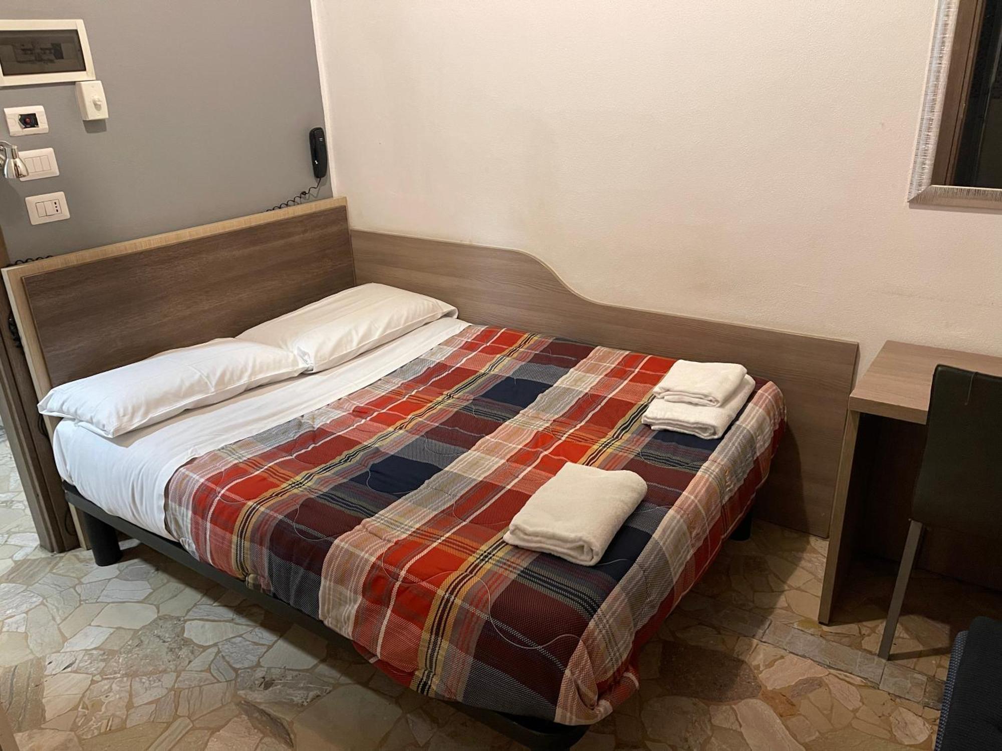 Hotel Bissi Мілан Екстер'єр фото